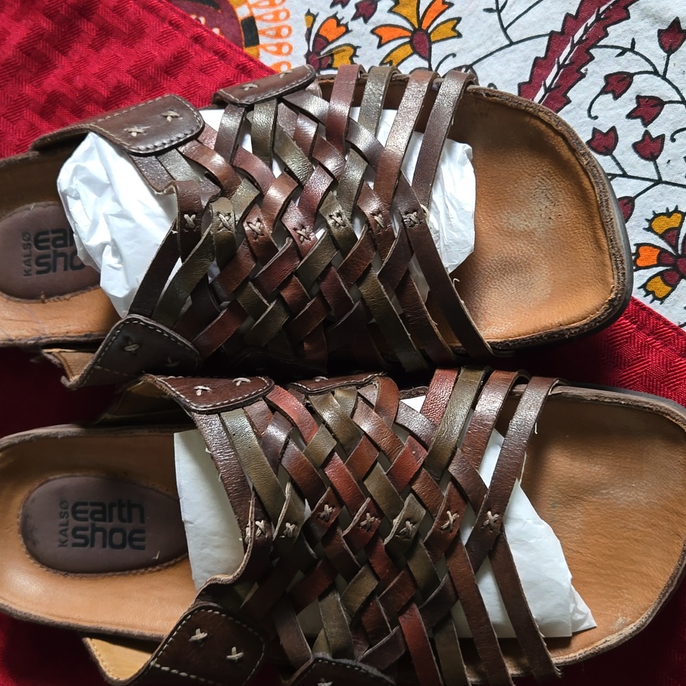 Earth Origins "Rhapsody" Multi color Leather Strappy Sandal 7.5 (BIN 006)